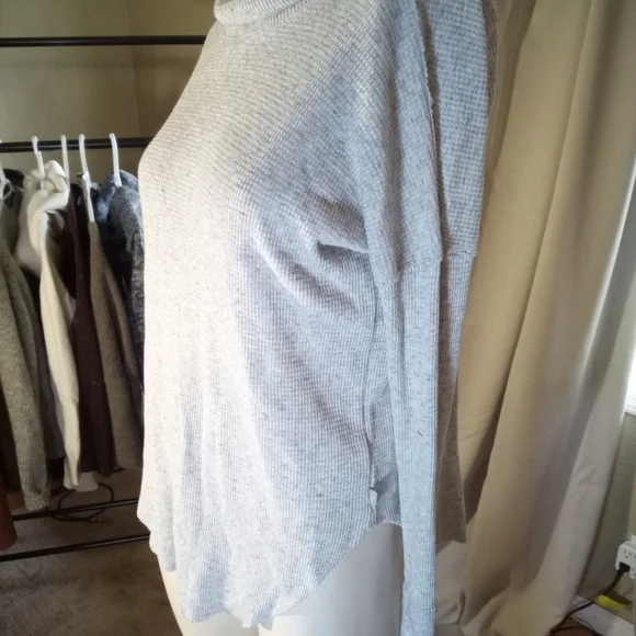 TNA Light Gray Ribbed Sweater - Picture 3 of 3